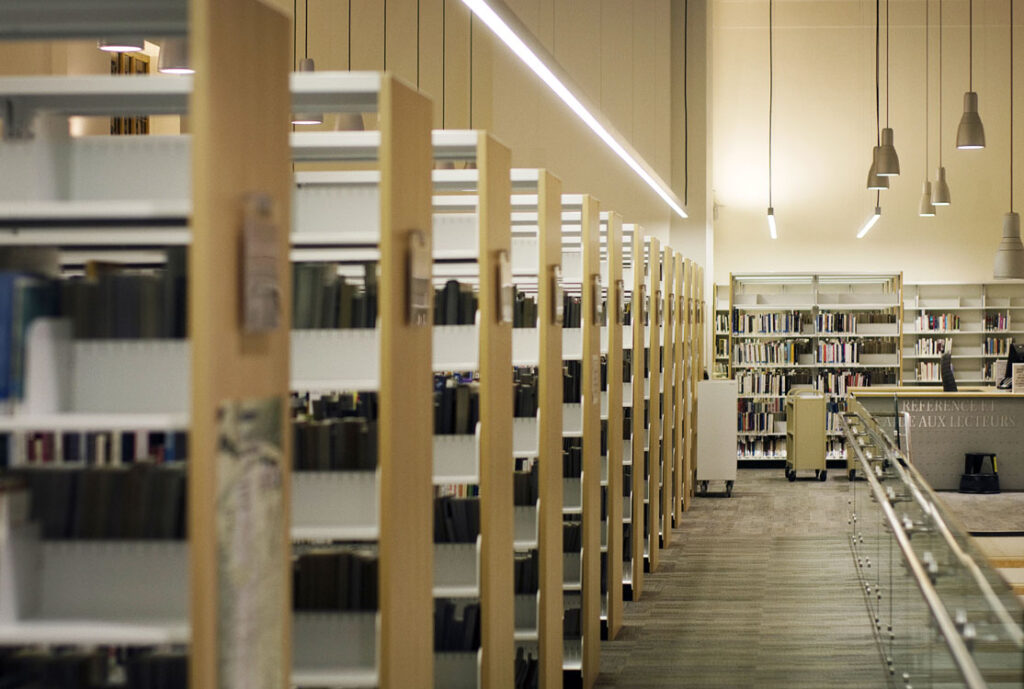 A library with a lot of books on the shelves.