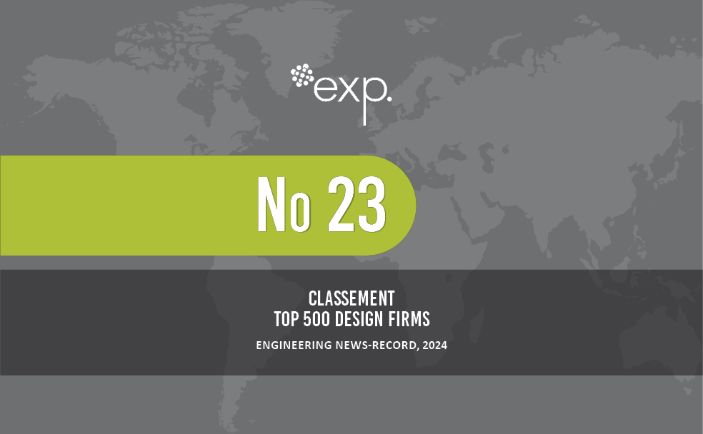 Graphique montrant l'expérience classée no. 23e parmi les 500 meilleures entreprises de design de 2024 selon le magazine Engineering News Record, avec un fond de carte du monde et une bannière verte.